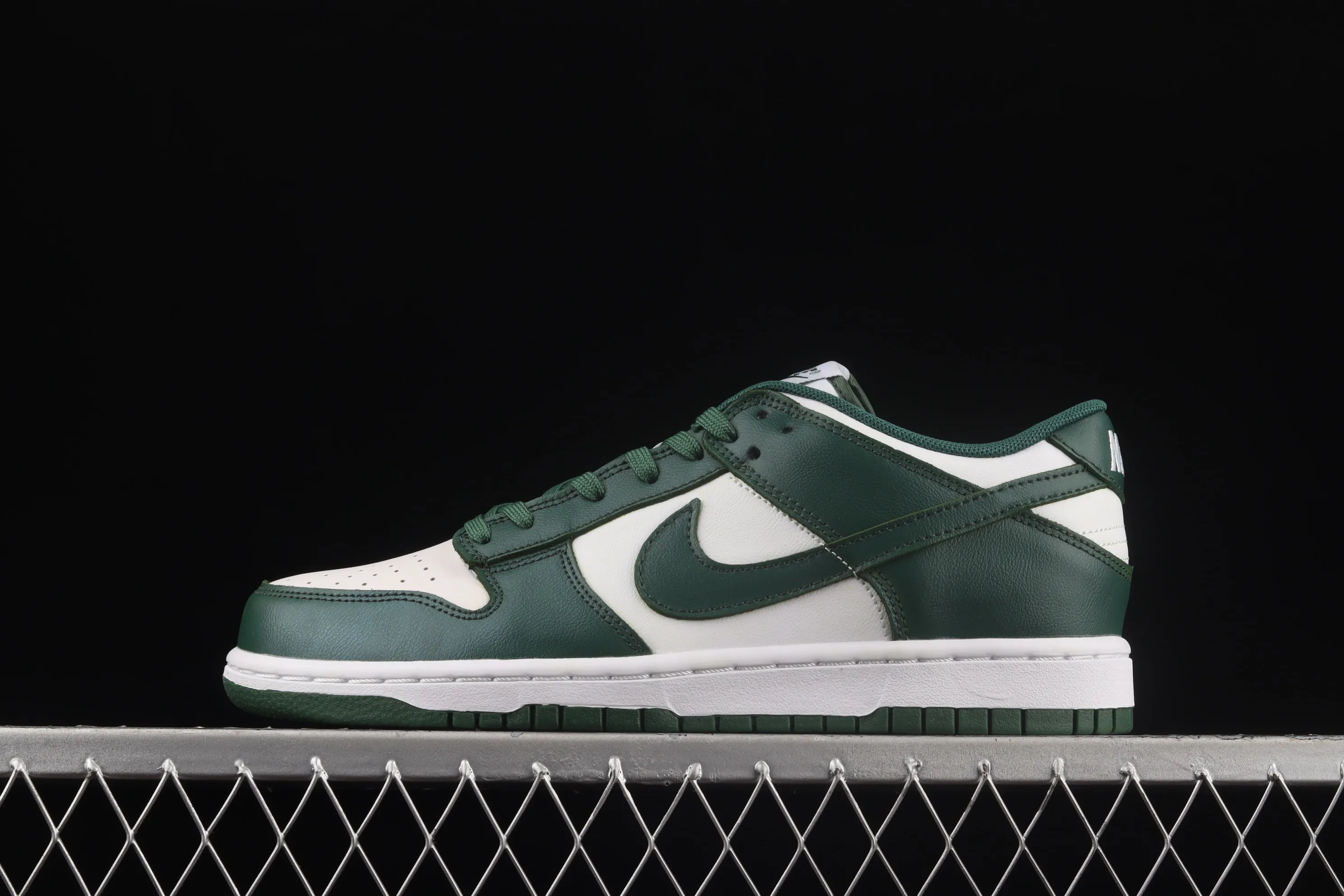All Categories Nk SB Dunk Series Nk SB Dunk Low Low-top Shoes Special Price Nk SB Dunk Low "Team Green" Michigan White Green Dunk Series Low-top Casual Sports Skateboard Shoes DD1391-101